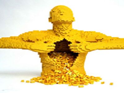 Sztuka przez wielkie ′′S′′ z klocków Lego